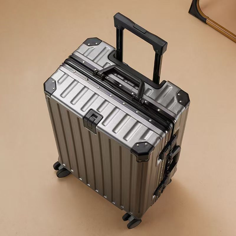 Новинка: чемодан с алюминиевой – обзор и цена Aluminum Frame Carry On Luggage